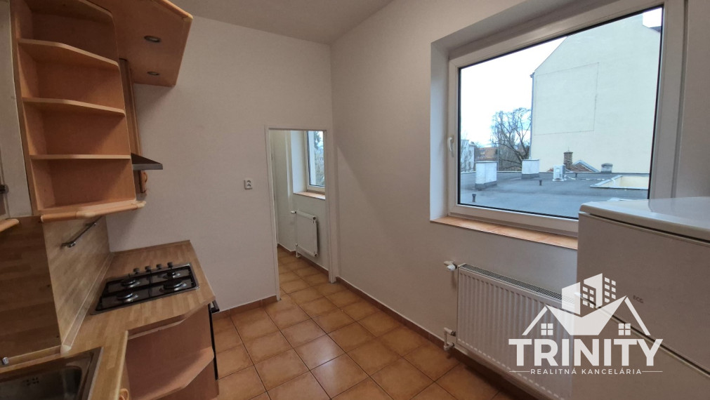 Na prenájom 3-izbový byt v širšom centre mesta Nové Zámky