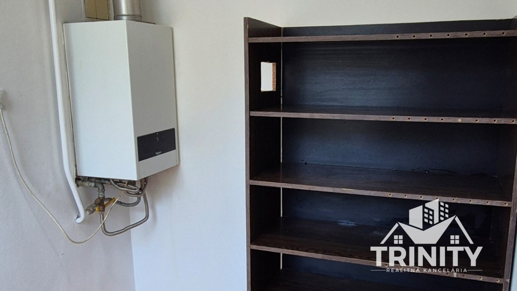 Na prenájom 3-izbový byt v širšom centre mesta Nové Zámky