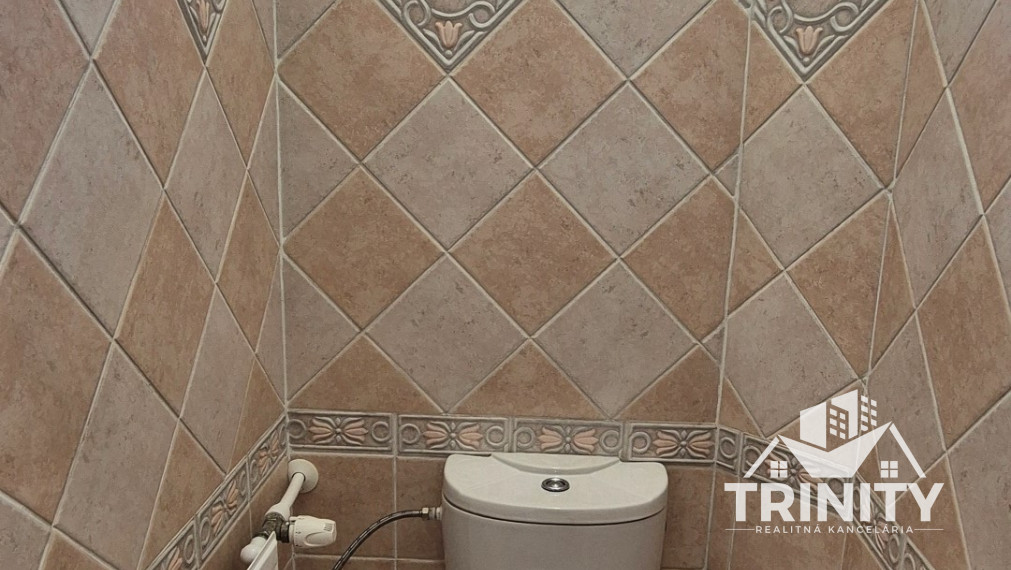 Na prenájom 3-izbový byt v širšom centre mesta Nové Zámky