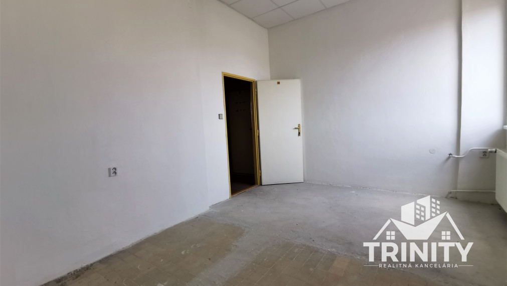 NA PRENÁJOM - kancelárske priestory priamo v centre mesta Nové Zámky