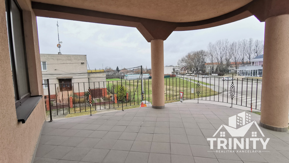 EXKLUZÍVNE - Na predaj 3-izbový holobyt s terasou v NOVOSTAVBE v meste Nesvady