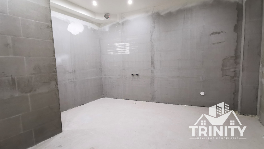 EXKLUZÍVNE - Na predaj 3-izbový holobyt s terasou v NOVOSTAVBE v meste Nesvady