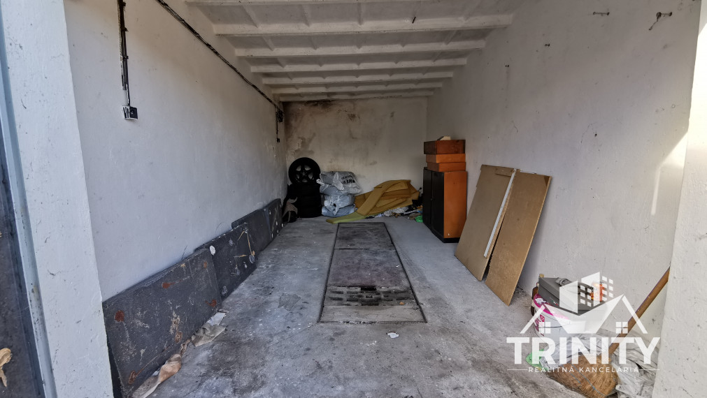 EXKLUZÍVNE NA PREDAJ garáž v Komárne na ulici Odborárov