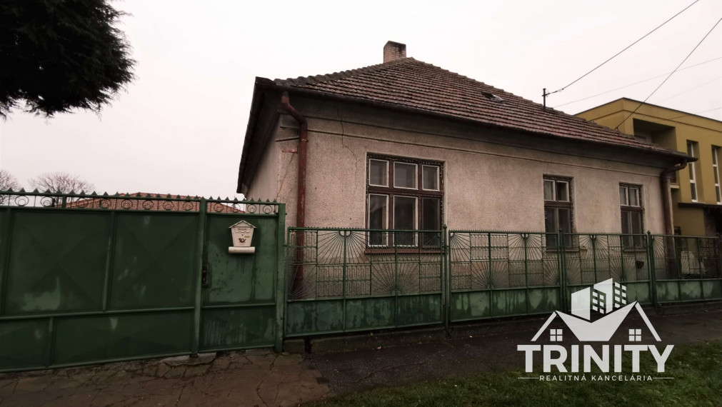 Znížená cena - NA PREDAJ rodinný dom v obci Dvory nad Žitavou