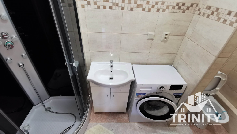 Na prenájom 1-izbový byt priamo v centre mesta v Nových Zámkoch