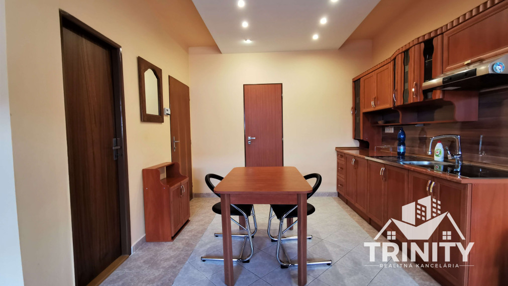 Na prenájom 1-izbový byt priamo v centre mesta v Nových Zámkoch