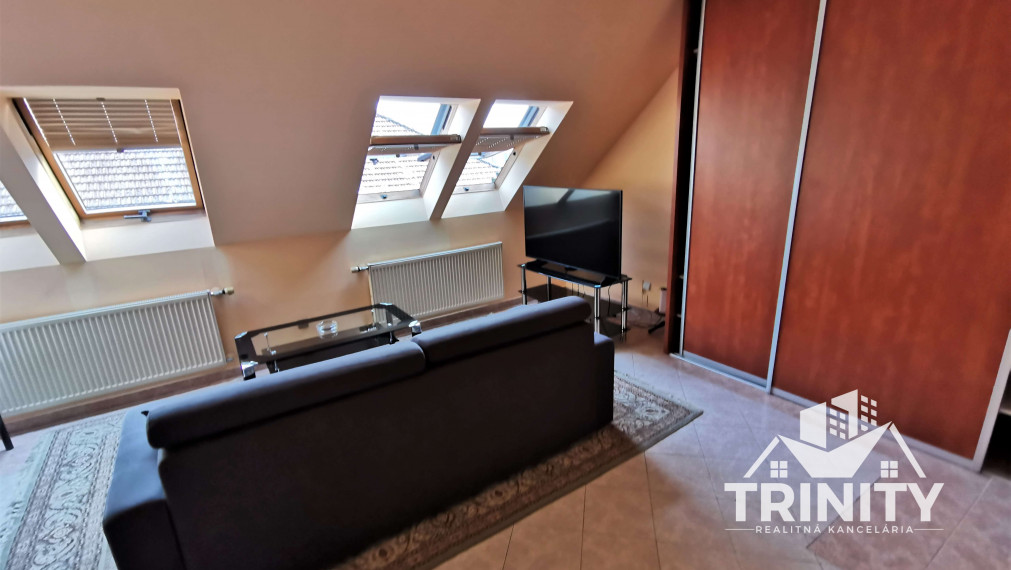 Na prenájom 1-izbový byt priamo v centre mesta v Nových Zámkoch