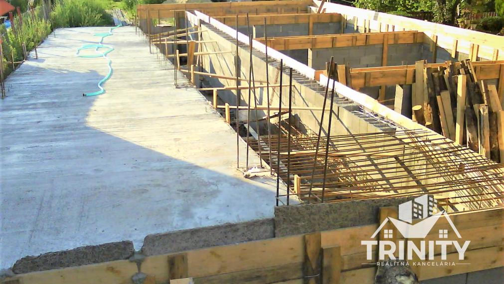 NA PREDAJ rozostavaná polyfunkčná budova v Nových Zámkoch