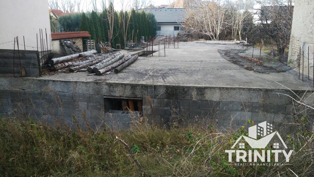 NA PREDAJ rozostavaná polyfunkčná budova v Nových Zámkoch