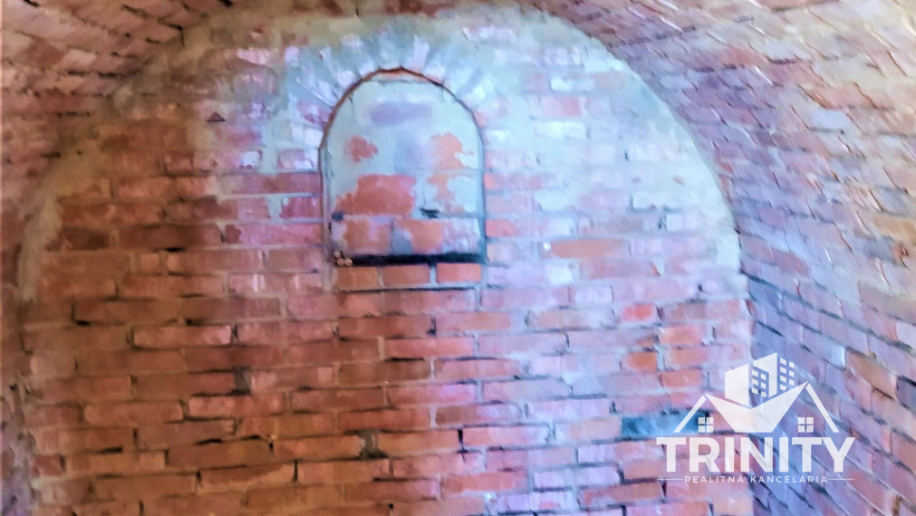 Znížená cena -Na predaj poschodová murovaná chatka v Kamenici nad Hronom