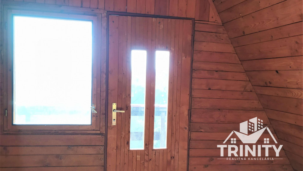 Znížená cena -Na predaj poschodová murovaná chatka v Kamenici nad Hronom