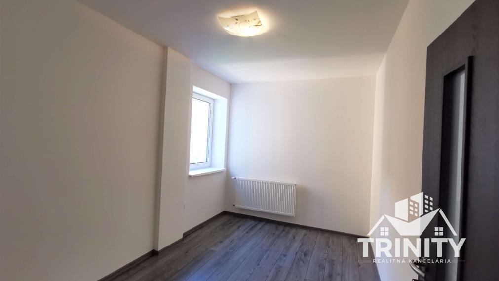 Na prenájom 2-izbový byt s balkónom v centre mesta Nové Zámky