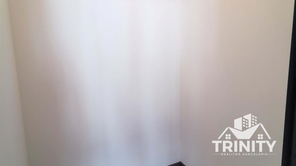 Na prenájom 2-izbový byt s balkónom v centre mesta Nové Zámky