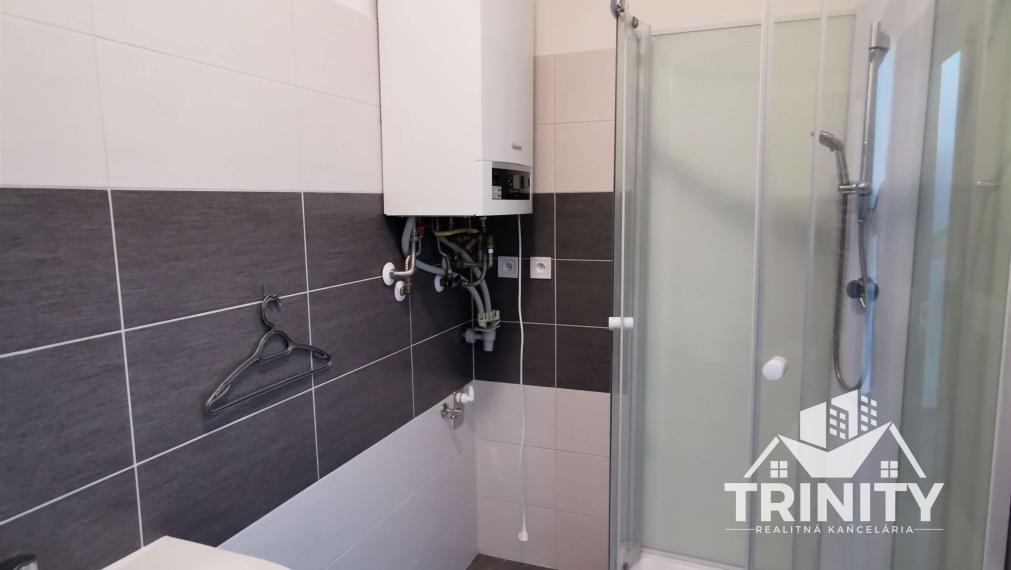 Na prenájom 2-izbový byt s balkónom v centre mesta Nové Zámky