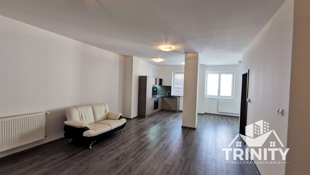 Na prenájom 2-izbový byt s loggiou v centre mesta Nové Zámky