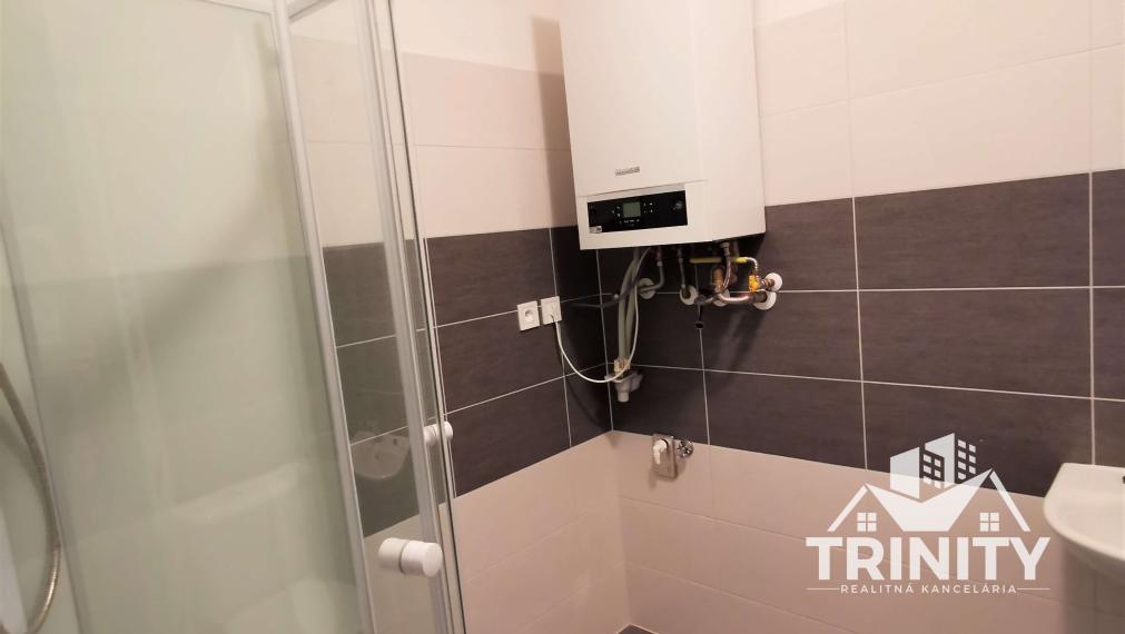 Na prenájom 2-izbový byt s loggiou v centre mesta Nové Zámky