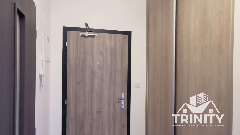 Na prenájom 2-izbový byt s loggiou v centre mesta Nové Zámky