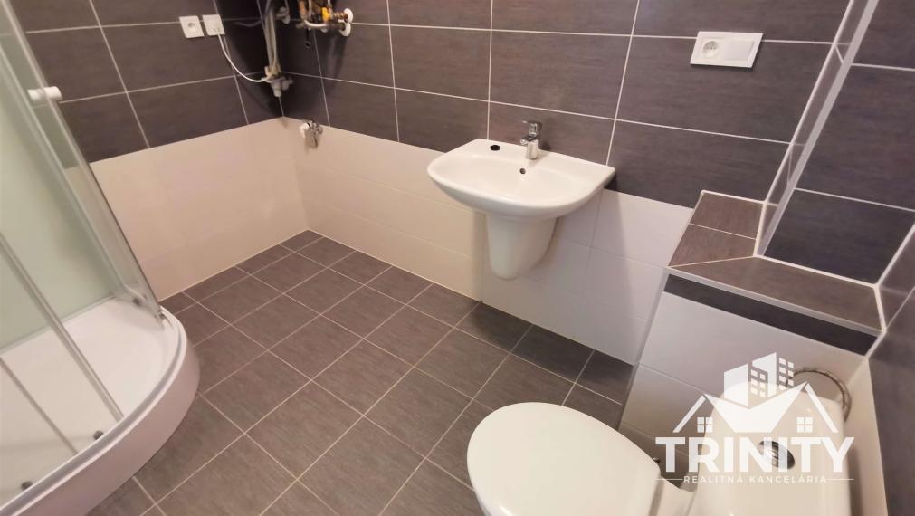 Na prenájom 2-izbový byt s loggiou v centre mesta Nové Zámky