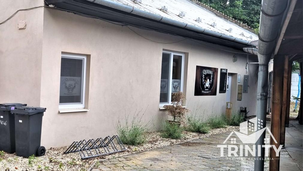 Na prenájom priestor s veľkou terasou v Nových Zámkoch