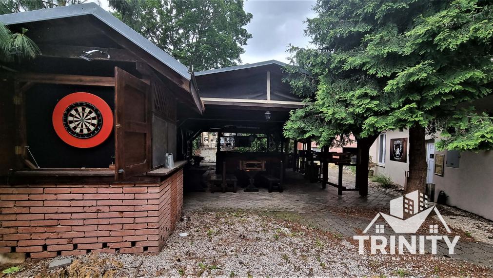 Na prenájom priestor s veľkou terasou v Nových Zámkoch