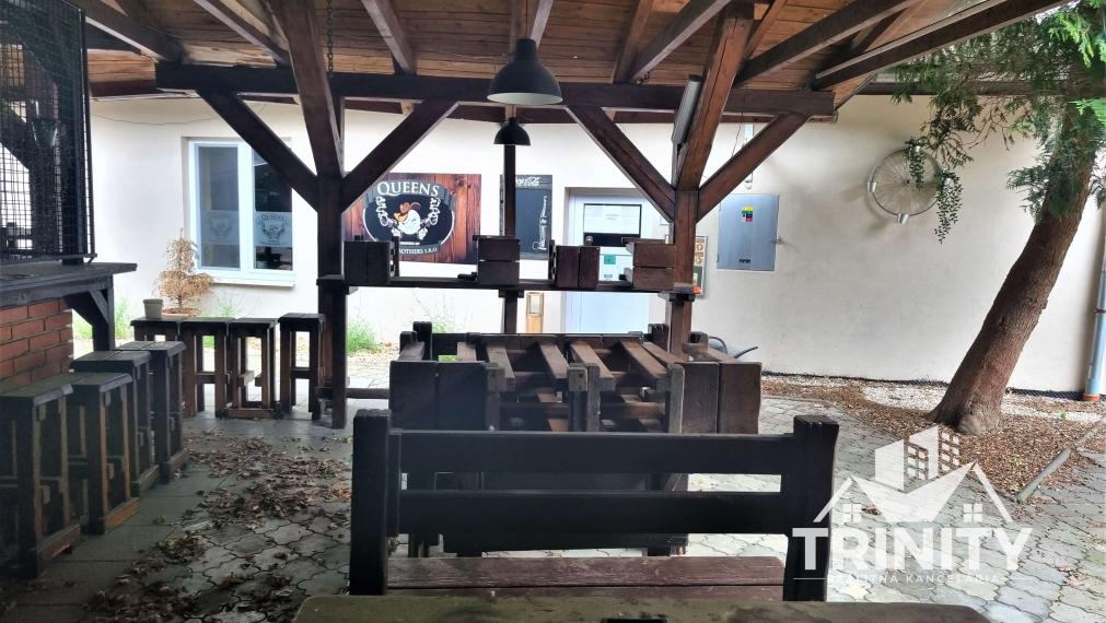 Na prenájom priestor s veľkou terasou v Nových Zámkoch