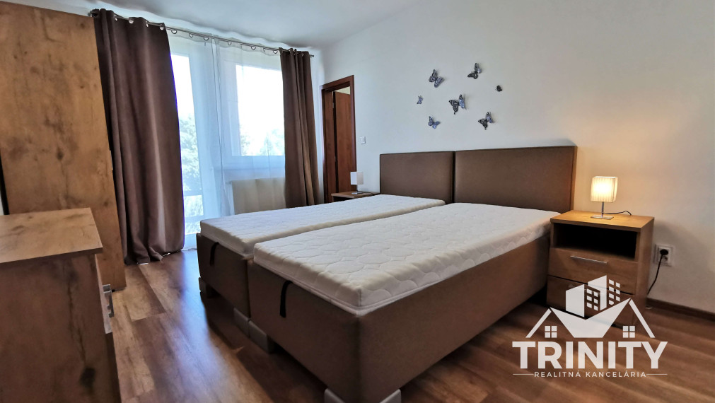 Na prenájom 2-izbový byt neďaleko centra v meste Nové Zámky