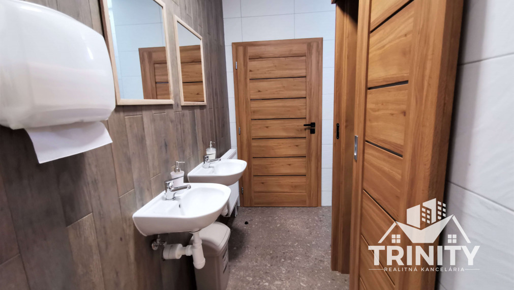 Na predaj polyfunkčná budova v Nových Zámkoch