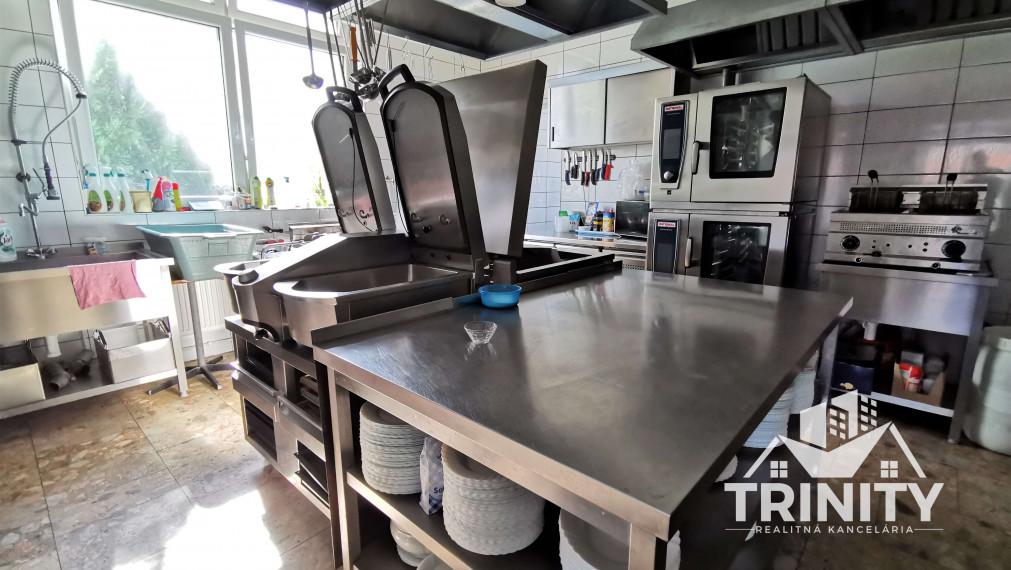 Na predaj polyfunkčná budova v Nových Zámkoch