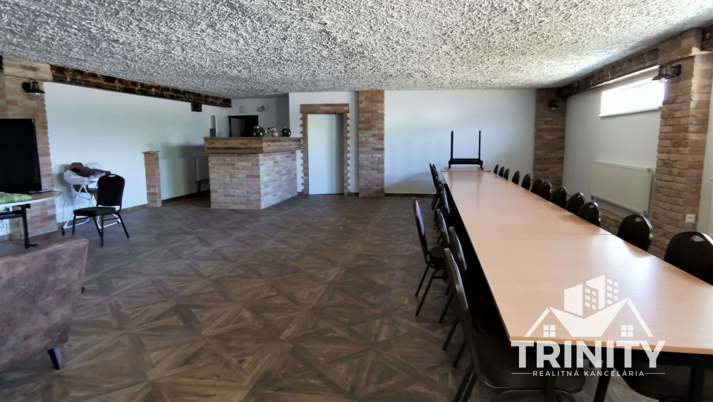 Na predaj polyfunkčná budova v Nových Zámkoch