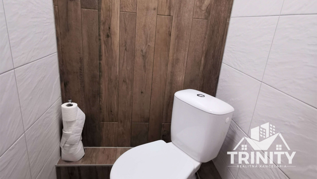 Na predaj polyfunkčná budova v Nových Zámkoch