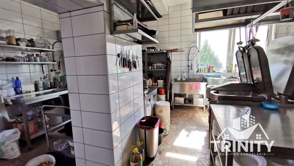 Na predaj polyfunkčná budova v Nových Zámkoch