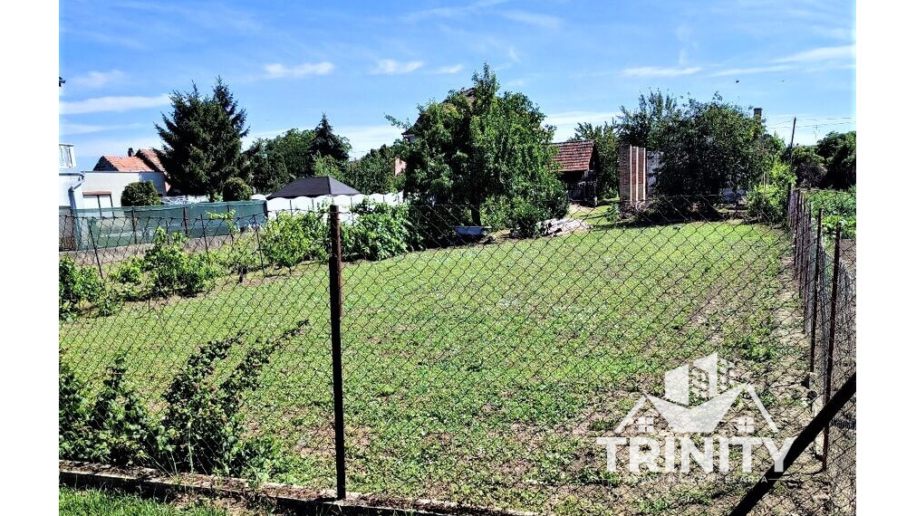 Na predaj veľký stavebný pozemok v obci Komoča