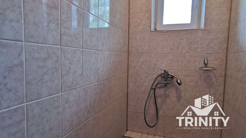 Na predaj 4-izbový rodinný dom v obci Trávnica