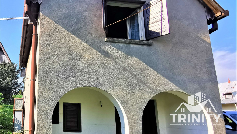 IBA U NÁS - Na predaj poschodová murovaná chata v obci Modrany