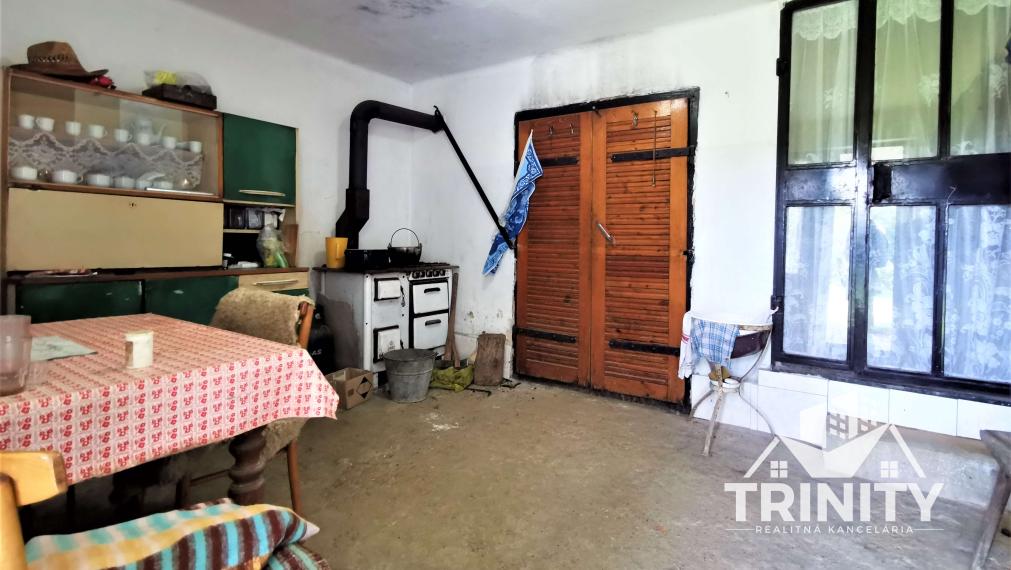 IBA U NÁS - Na predaj poschodová murovaná chata v obci Modrany