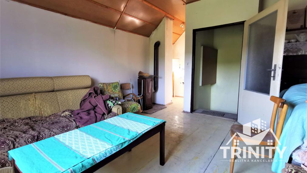 IBA U NÁS - Na predaj poschodová murovaná chata v obci Modrany