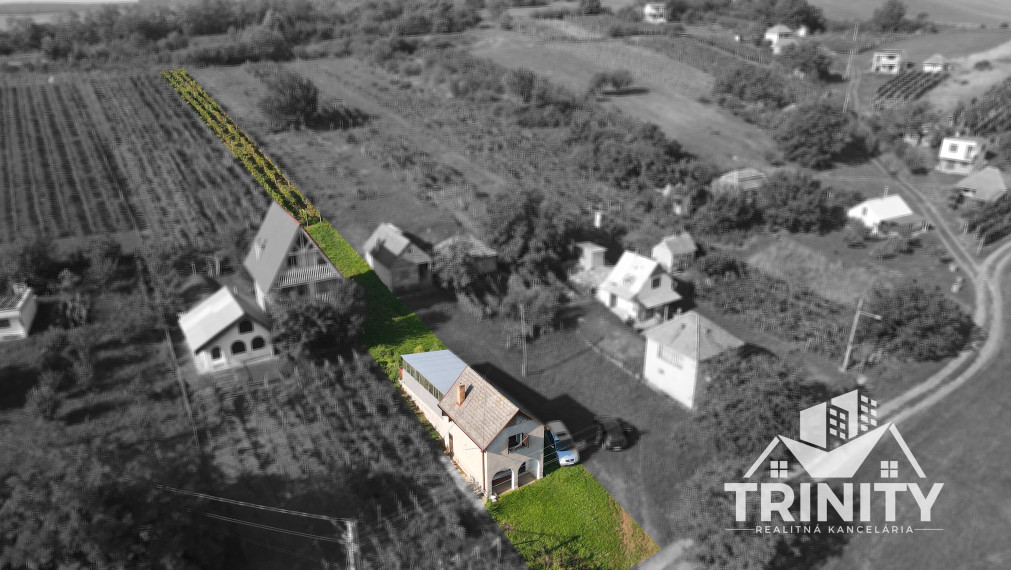 IBA U NÁS - Na predaj poschodová murovaná chata v obci Modrany