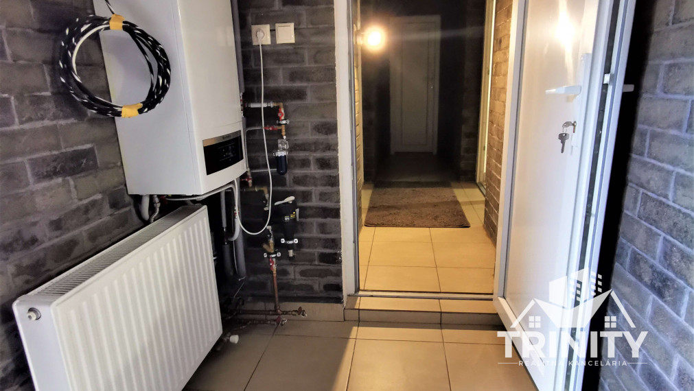 NA PREDAJ 5-izbový tehlový podlažný rodinný dom v Nových Zámkoch