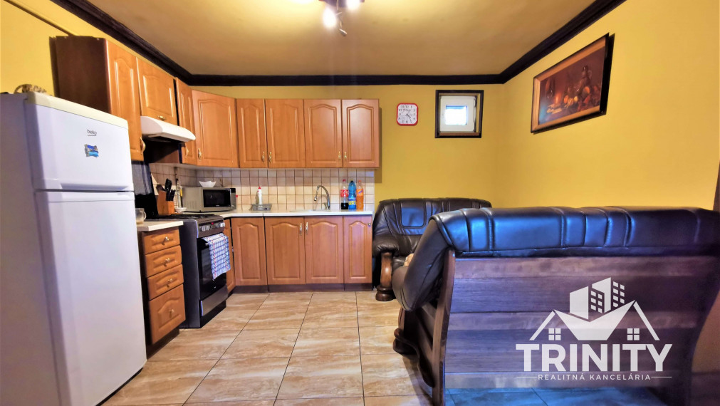 NA PREDAJ 5-izbový tehlový podlažný rodinný dom v Nových Zámkoch