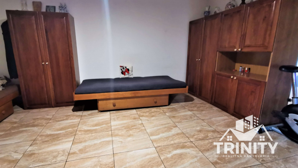 NA PREDAJ 5-izbový tehlový podlažný rodinný dom v Nových Zámkoch