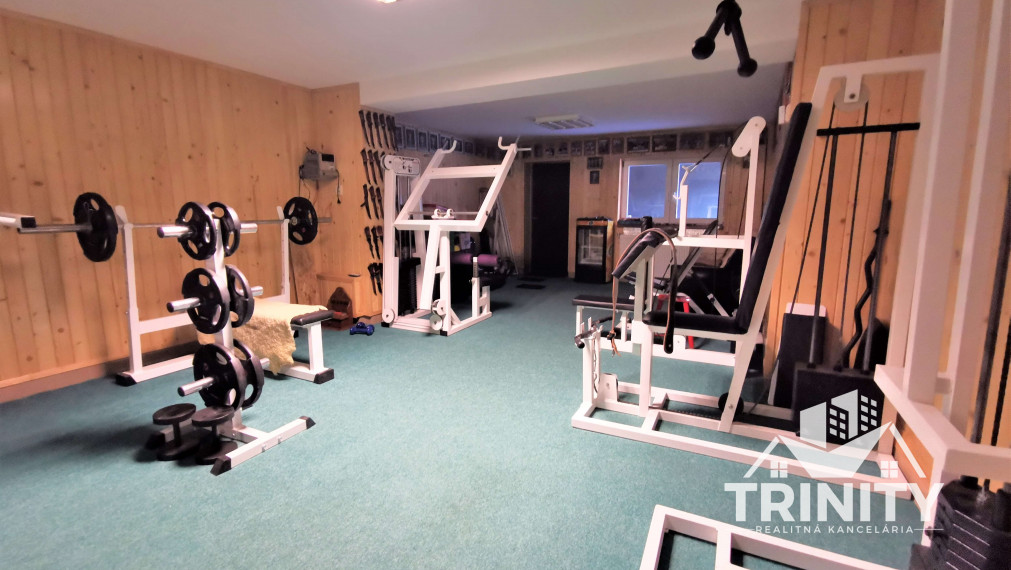 NA PREDAJ 5-izbový tehlový podlažný rodinný dom v Nových Zámkoch