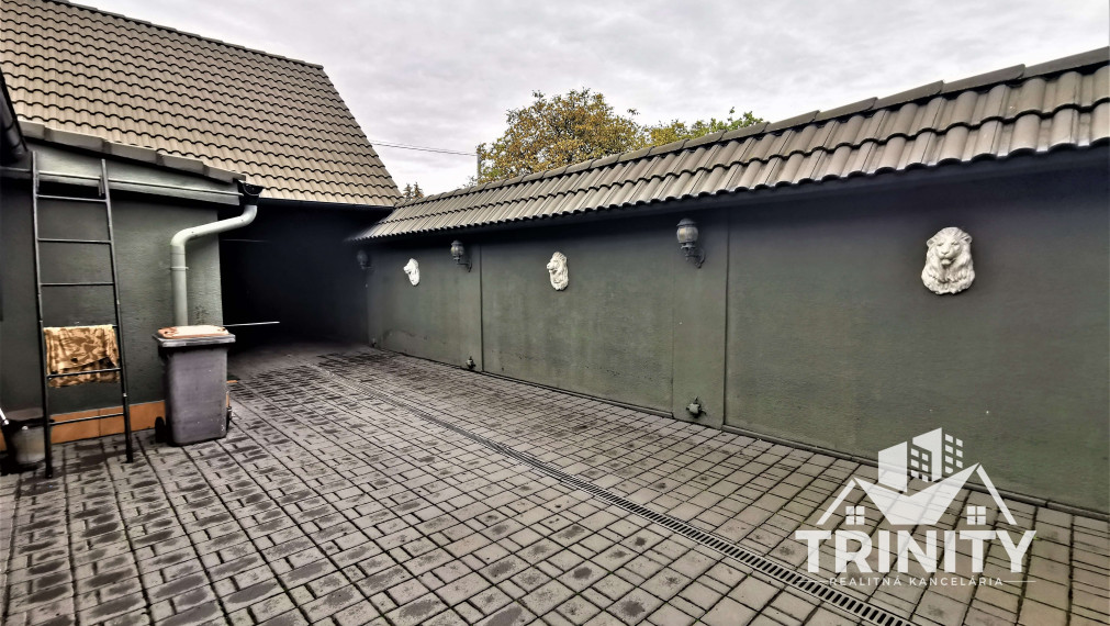 NA PREDAJ 5-izbový tehlový podlažný rodinný dom v Nových Zámkoch