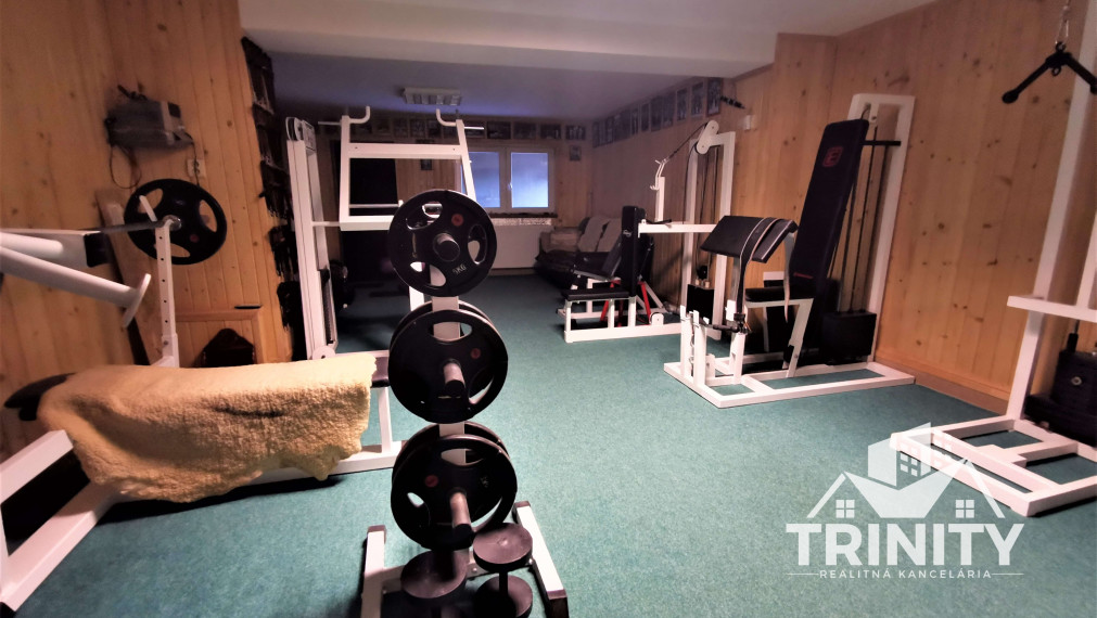 NA PREDAJ 5-izbový tehlový podlažný rodinný dom v Nových Zámkoch