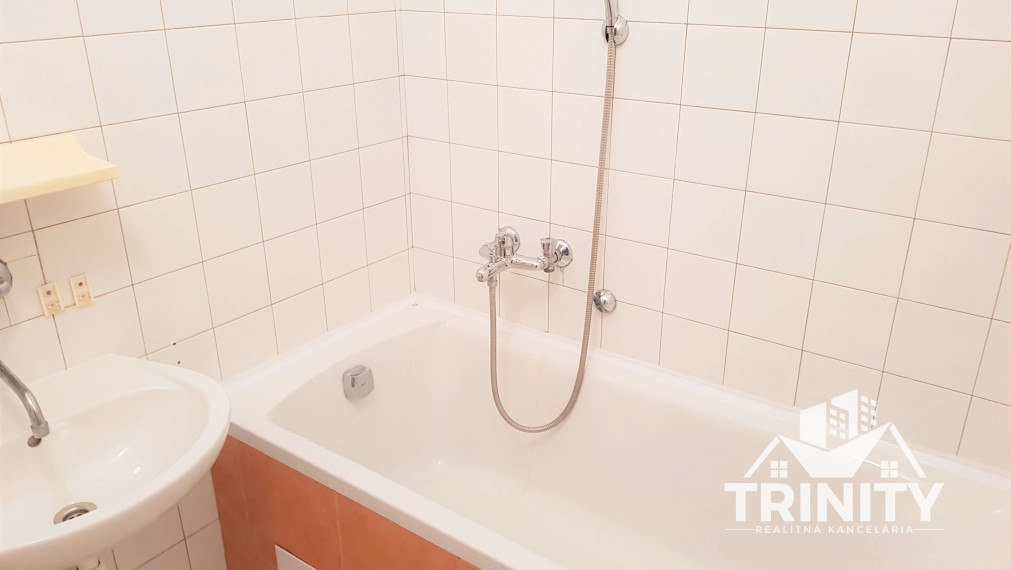 NA predaj 3-izbový tehlový byt priamo v centre mesta Nové Zámky