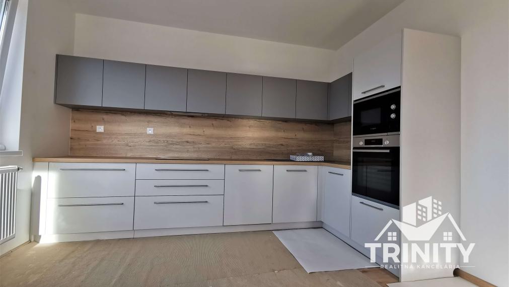 Na prenájom 3-izbový byt na Andovskej ulici v Nových Zámkoch