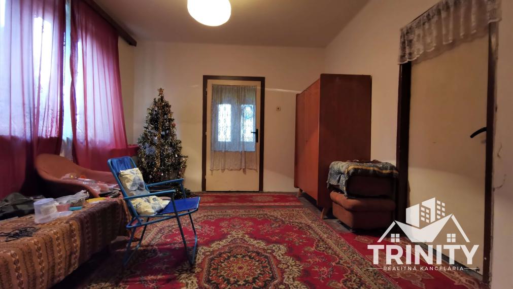 Na predaj 3-izbový rodinný dom s veľkým pozemkom v obci Imeľ