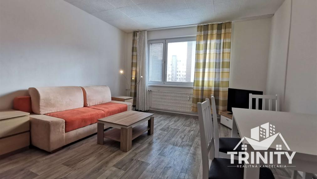 Na prenájom 2-izbový byt na sídlisku Juh v Nových Zámkoch