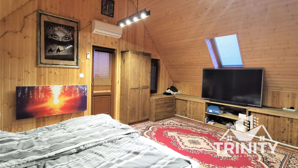 Na prenájom moderná poschodová chata v obci Čaka