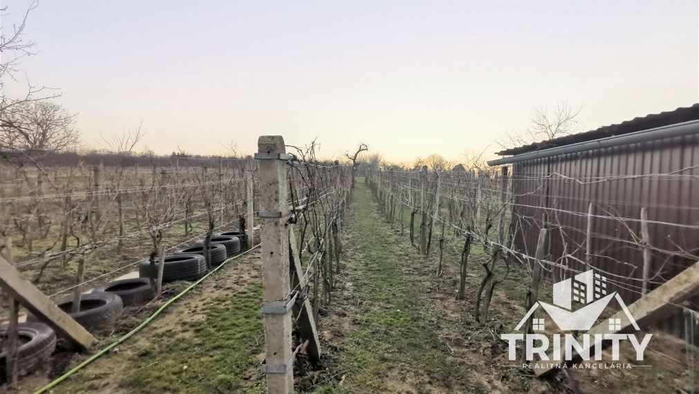 Na prenájom moderná poschodová chata v obci Čaka