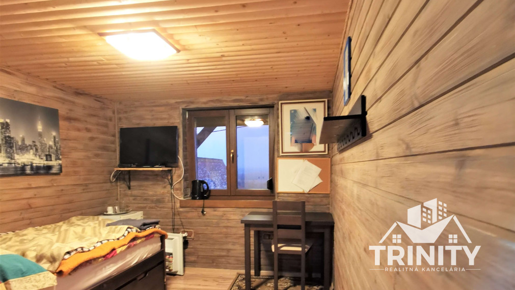 Na prenájom moderná poschodová chata v obci Čaka